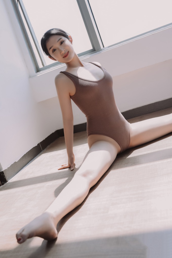 [GALLI嘉丽]舞蹈生日记 007 - 珊珊-2[39P／313MB]