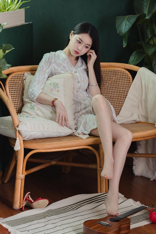 [IESS异思趣向] 2019.06.05 丝享家500 《佳佳 绿植 吉他》佳佳 [85P29.4MB]