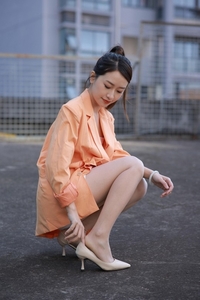 [IESS异思趣向] 1303 小婕《橙色外套》[88P-83.7M]