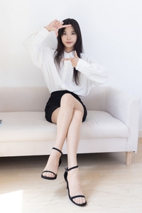 物恋传媒 NO.2506 茯苓-高跟凉鞋、薄肉丝、薄黑丝、裸足[170P+1V／3.74GB]