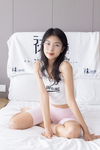 [袜啵啵]NO.301 奶油-两双板鞋、白棉袜、短黑丝、裸足[240P+1V／8.46GB]