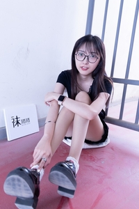 [袜啵啵]NO.030 稚予- 皮鞋、短白棉袜、肉丝[141P+1V／3.02GB]