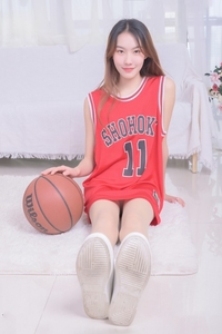 [SSA丝社] NO.324 素素小姐姐放假在家陪你玩篮球(上)[128P／1.41GB]