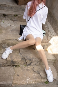 森萝财团 - JKFUN-012 10D肉丝运动鞋桌下 [102P1V-3.27GB]