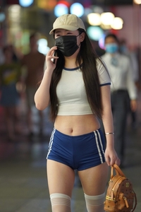 精选街拍 NO.3189 蓝色热裤白色中长袜[85P／250MB]