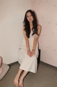 [Pary学生模拍] No.043 大美女琪琪回归献上38码雪白大美jiao [121P281MB]