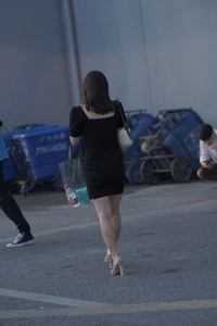 精选街拍 NO.2456 黑色紧身包臀裙凉高美脚[20P／28MB]