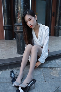 [IESS异思趣向] 1250 美子《街角的爱人》[88P-94.1M]