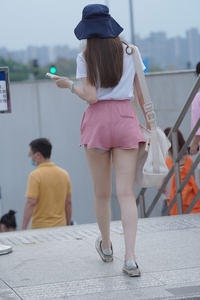 精选街拍 NO.3127 粉白搭配青春的美[91P／186MB]