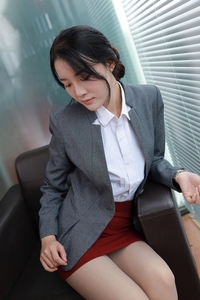 [IESS异思趣向] 1290 婉萍《迷人绯红》[93P-100.2M]
