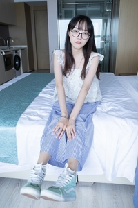 [袜啵啵]NO.027 稚予- vans、白色棉袜、肉丝[136P+1V／3.35GB]