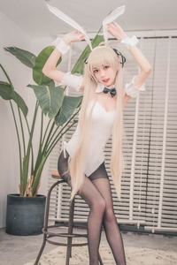 Coser@你的负卿 VOL.010 穹妹兔女郎（室内） [11P-42MB]