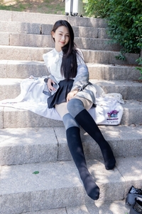 物恋传媒 NO.2511 岚岚-制服、皮鞋、黑灰拼接过膝袜、厚肉丝[200P+1V／6.35GB]