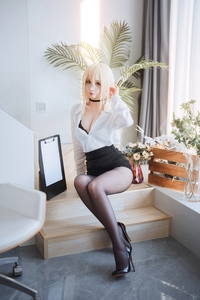 Rioko凉凉子 VOL.117 办公室的意外 [35P 394MB]