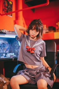 Coser@疯猫ss VOL.001 暗黑JK 16P 220M