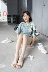 [袜啵啵]NO.025 熊熊-安踏运动鞋、白色棉袜（踩脏）、裸足[146P+1V／5.23GB]