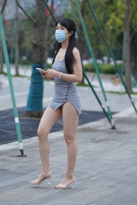 精选街拍 NO.0682 牛男街拍 灰裙女孩[352P／461MB]