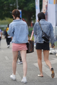 精选街拍 NO.2318 黑色短裙美腿[46P／85MB]