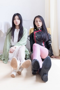 物恋传媒 NO.2442 茯苓&岚岚-高跟鞋、短靴、薄粉丝、薄白丝套薄灰丝[214P+1V／6.05GB]