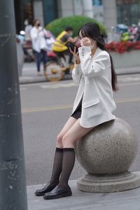 精选街拍 NO.2599 白色西装外套[35P／100MB]