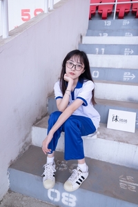 [袜啵啵]NO.002 稚予-校服、贝壳头、白棉袜、裸足[13P+1V／2.99GB]