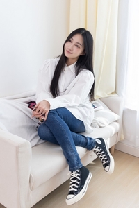 物恋传媒 NO.2418 小影-帆布鞋、白棉袜、短白丝、裸足[170P+1V／5.35GB]