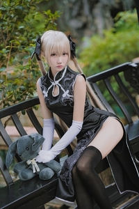 Coser@瓜希酱 VOL.024 穹妹 黑旗袍[14P／78.2MB]