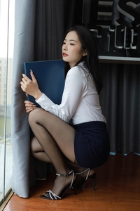[IESS异思趣向] 1391 小金《落地窗制服》[88P／97MB]